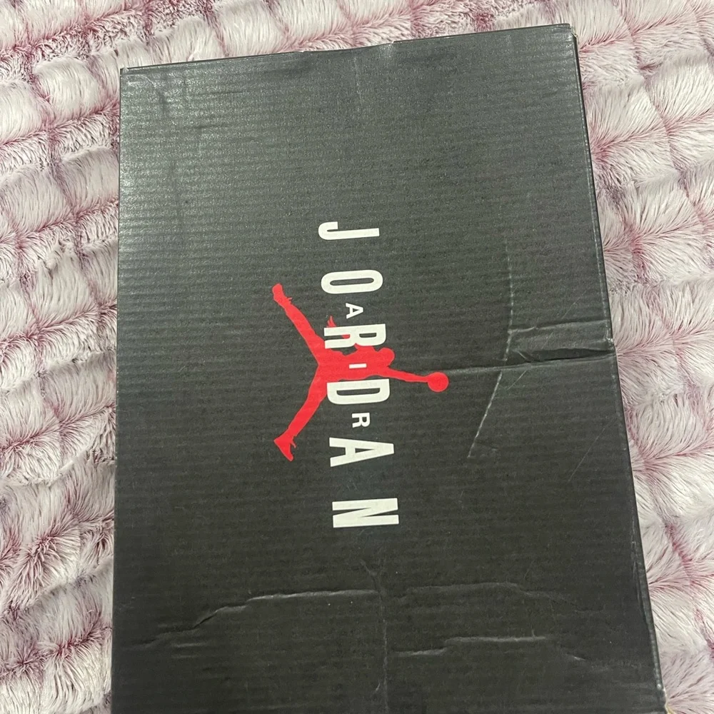 Air Jordan 11 Retro 'Gratitude - Picture 2 of 5